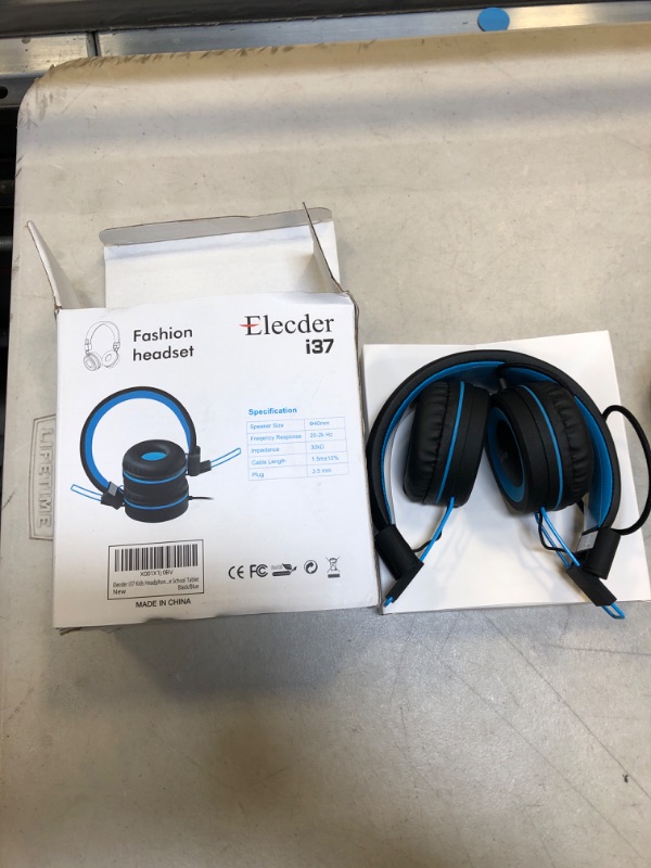 Photo 2 of Elecder i37 Kids Headphones Children Girls Boys Teens Foldable Adjustable On Ear Headphones 3.5mm Jack Compatible Cellphones Computer MP3/4 Kindle School Tablet Black/Blue