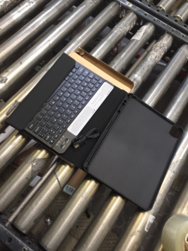 Photo 1 of IPAD PRO 11 INCH  2021 CASE WITH KEYBOARD 1-4TH GENERATION 