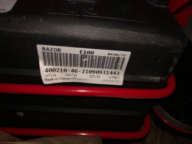 Photo 5 of ***MAJOR DAMAGE - PLASTIC HOUSING CRACKED - SEE PICTURES - NOT FUNCTIONAL - FOR PARTS ONLY _ NONREUFNDABLE***
Razor E100 Electric Scooter for Kids Ages 8+ - 8" Pneumatic Front Tire