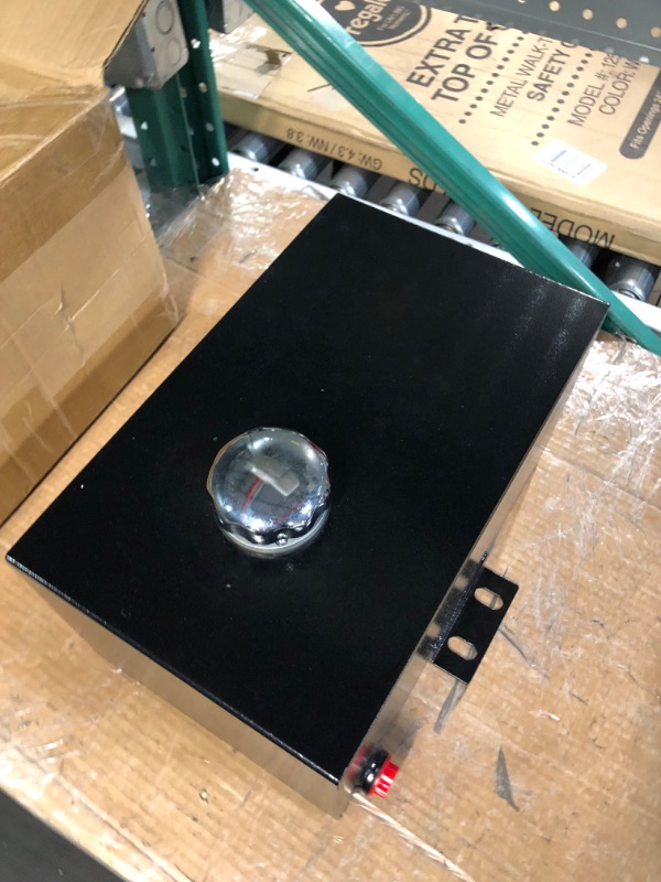 Photo 2 of 5 Gallon 14 Gauge Steel Hydraulic Fluid Reservoir Tank with 1.5 Inch FNPT Inlet Port and 0.75 Inch FNPT Outlet Port, Size 15x9x8in