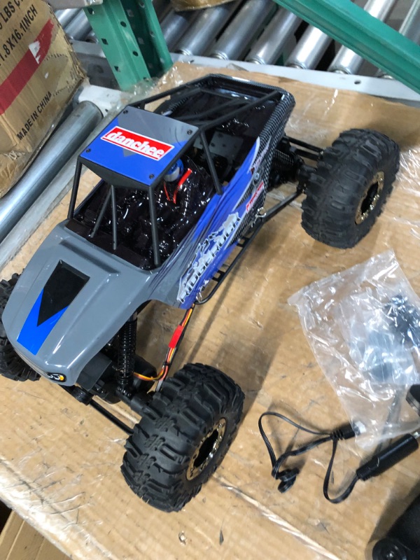 Photo 6 of DANCHEE RidgeRock - 4WD Electric Rock Crawler - 1/10 Scale - RTR , Blue