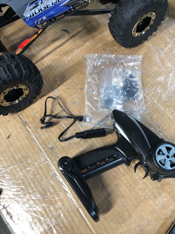 Photo 1 of DANCHEE RidgeRock - 4WD Electric Rock Crawler - 1/10 Scale - RTR , Blue