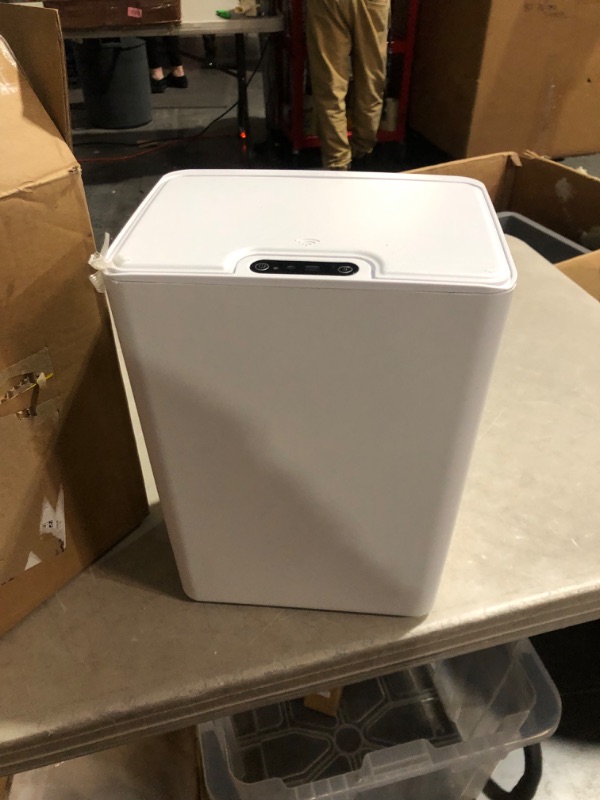 Photo 4 of **DOES NOT FUNCTION**
TrashAid Touchless Bathroom Trash Can with Lid, 4.0 Gallon Motion Sensor white
