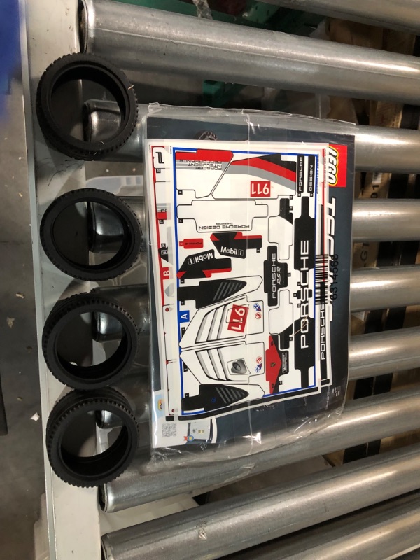 Photo 4 of (READ NOTES) LEGO Technic Porsche 911 RSR Race Car Model Building Kit 42096