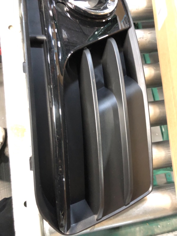 Photo 1 of Runmade Front Bumper Lower Passanger Side Fog Light Grill Compatible with Audi 13 14 15 Q5