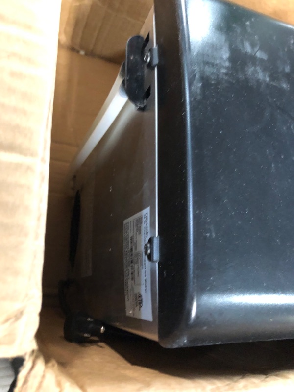 Photo 3 of ***DAMAGED - DENTED - POWERS ON - UNABLE TO TEST FURTHER***
Newair Countertop Nugget Ice Maker Up to 30lbs of Ice a Day Stainless Steel