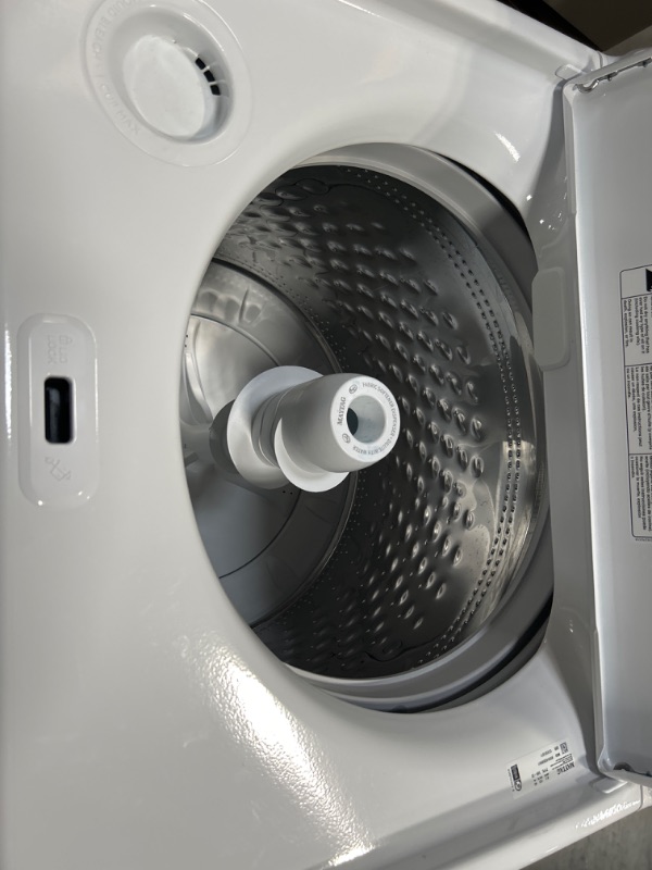 Photo 1 of Maytag 4.5-cu ft High Efficiency Agitator Top-Load Washer (White)