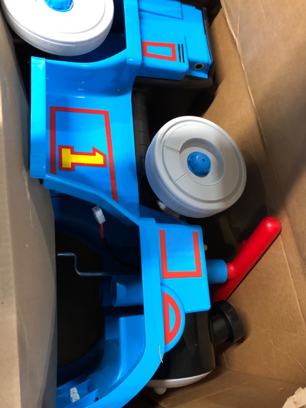 Photo 2 of *USED*NON FUNCTIONAL***
Power Wheels Thomas & Friends battery-powered ride-on train with track for indoor play 1-3 years 