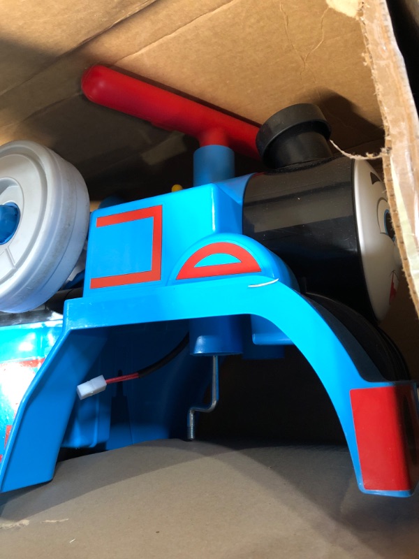 Photo 3 of *USED*NON FUNCTIONAL***
Power Wheels Thomas & Friends battery-powered ride-on train with track for indoor play 1-3 years 