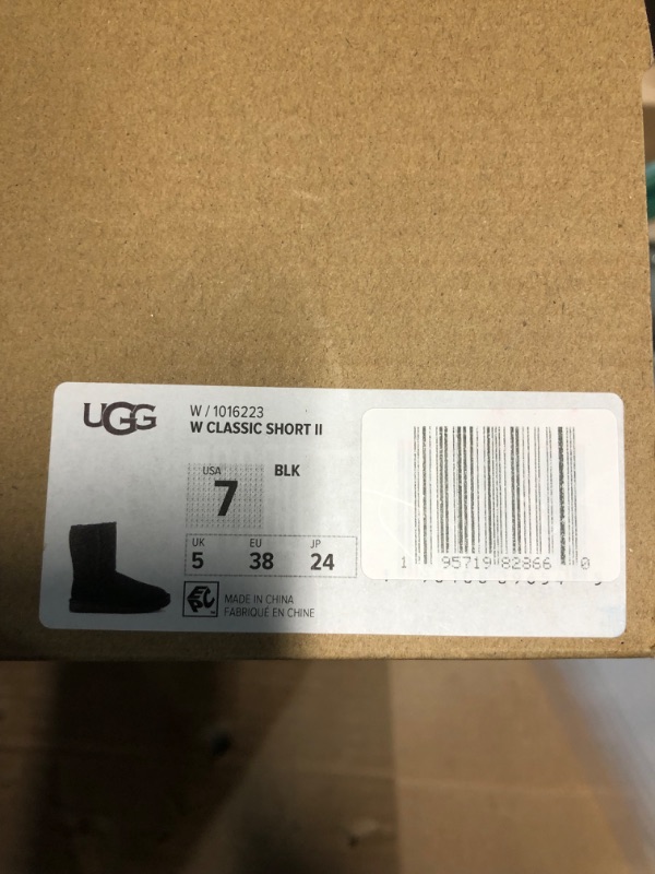 Photo 4 of (READ NOTES) UGG Women's Classic Short II TWO RIGHT FEET 7/9