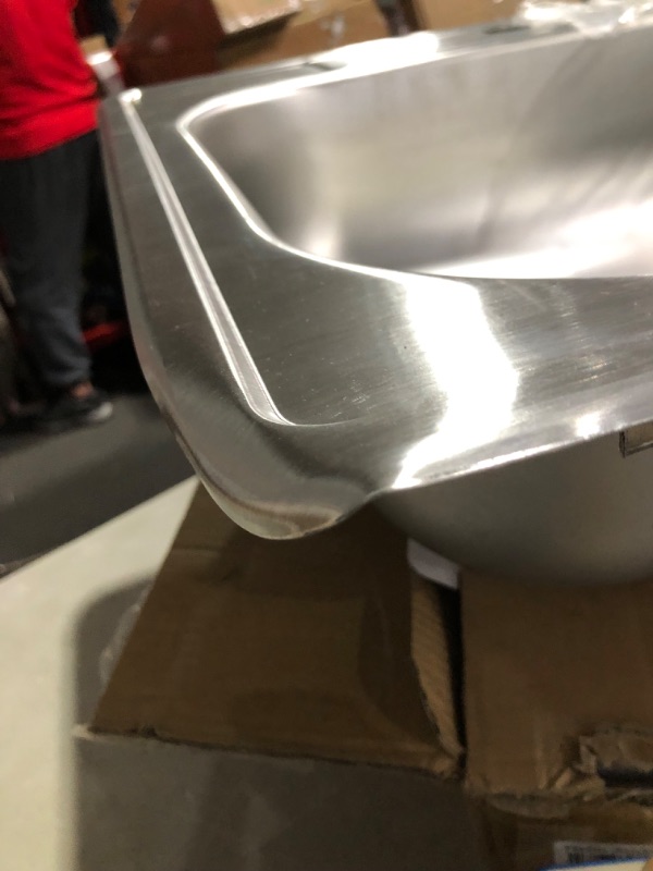 Photo 6 of **MINOR DAMAGE CORNERS ARE BENT**
Dayton D125221 Single Bowl Drop-in Stainless Steel Sink 25 x 22 x 6.5625"