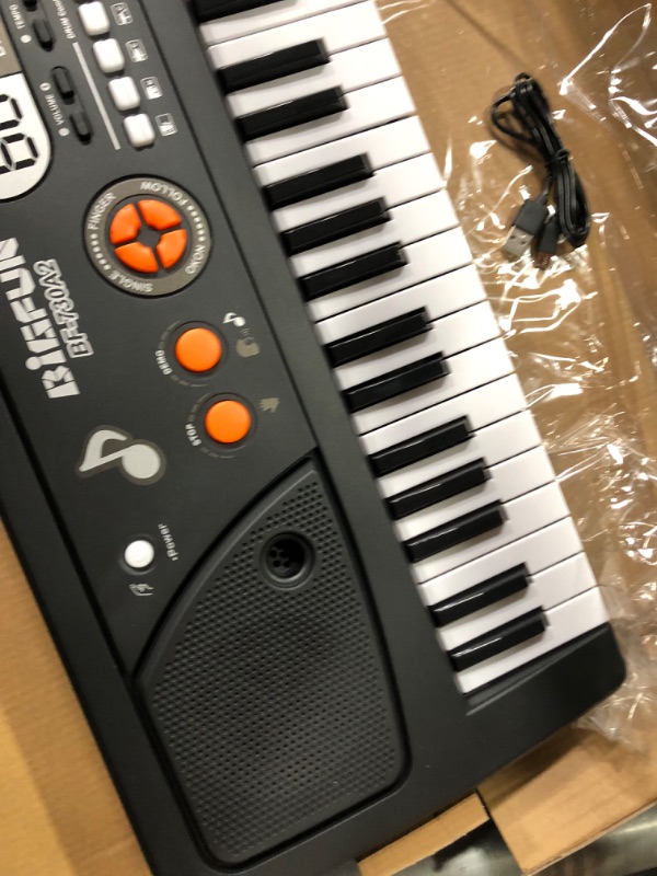 Photo 6 of Electronic Piano Keyboard 61-Key Kids Keyboard Piano with LED Screen Protable Piano Keyboard with Microphone Musical Instrument Toys Gift for Kids Boys Girls