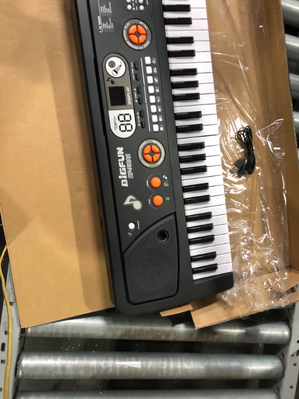 Photo 4 of Electronic Piano Keyboard 61-Key Kids Keyboard Piano with LED Screen Protable Piano Keyboard with Microphone Musical Instrument Toys Gift for Kids Boys Girls