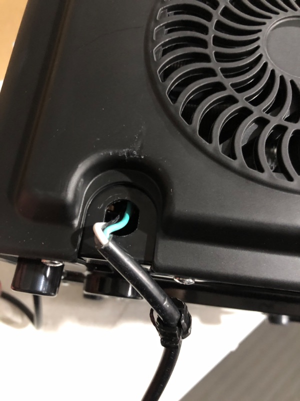 Photo 1 of **NON FUNCTIONAL**FOR PARTS ONLY**
Zlinke Countertop Ice Maker Machine 6 Mins 9 Bullet Ice