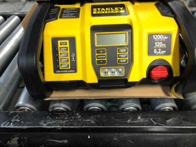 Photo 2 of Stanley PP1DCS Fatmax 1000 Peak Amp Power Station