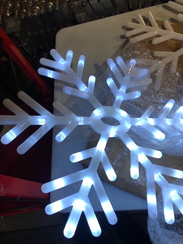 Photo 3 of **SEE NOTES**
Macarrie 2 Pcs 22 Inch LED Snowflake Lights Large 