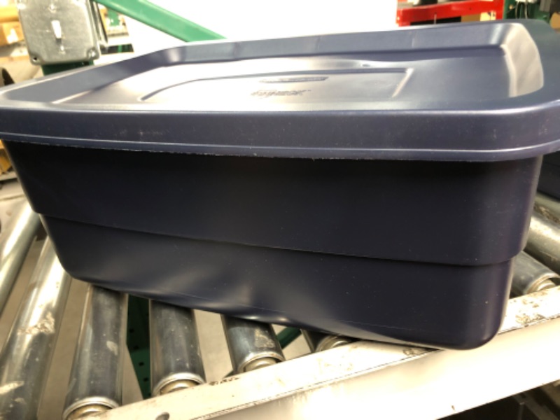 Photo 3 of **ONE SIDE DOESN'T LATCH** Rubbermaid 10 gal Roughneck Tote, Dark Indigo