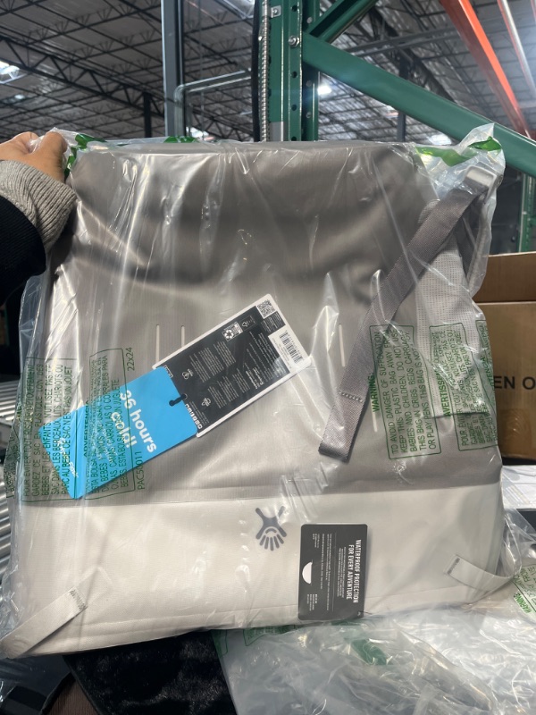 Photo 1 of Hydro Flask Day Escape Soft Cooler - Reusable Travel Bag Backpack - Insulated 20 L Peppercorn