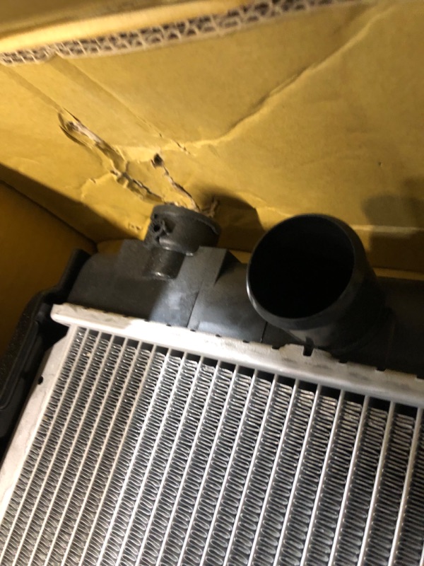 Photo 1 of Denso 221-0517 Radiator