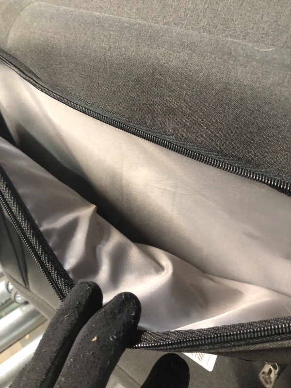 Photo 3 of ***ZIPPER BROKEN***
SwissGear 7895 Premium Rolling Garment Bag, Heather Grey, Carry-On Spinner Edition