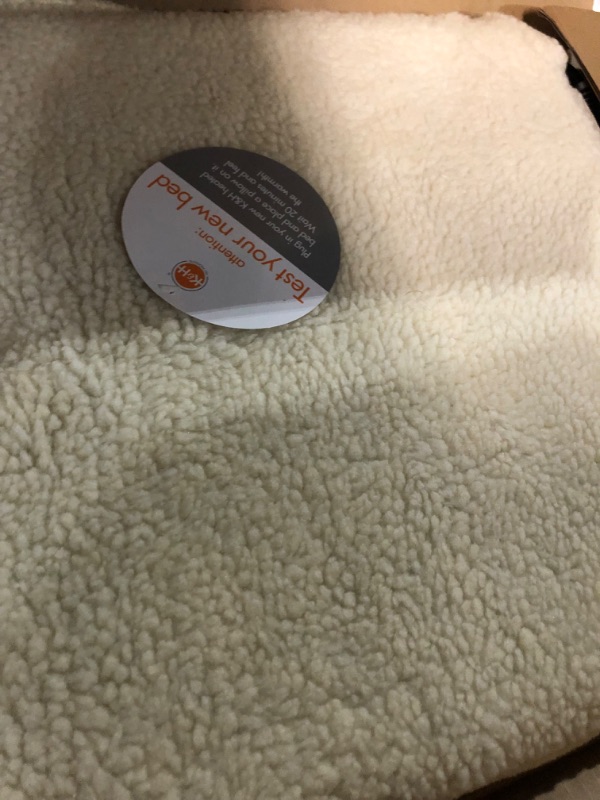 Photo 1 of [STOCK PHOTO]
K&H Pet Products Original Lectro-Kennel Outdoor Heated Pad with Free Cover Medium (16.5 x 22.5 in) Pad + Deluxe Cover