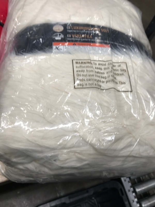 Photo 1 of 5x7ft fur rug white 