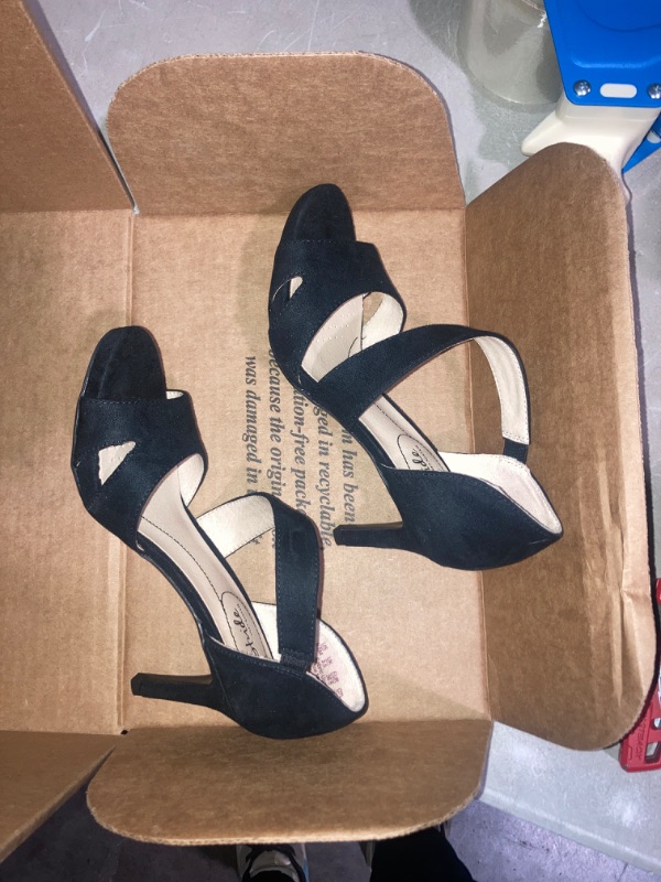 Photo 1 of (READ FULL POST) LifeStride Women's, Mega Sandal 6.5 Black