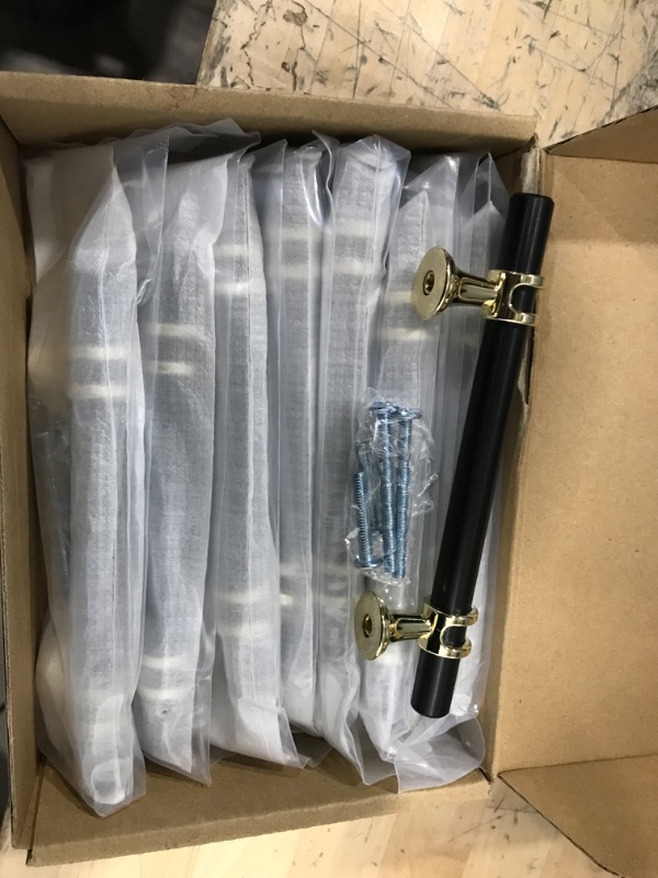 Photo 1 of 9pc - drawer handle set 