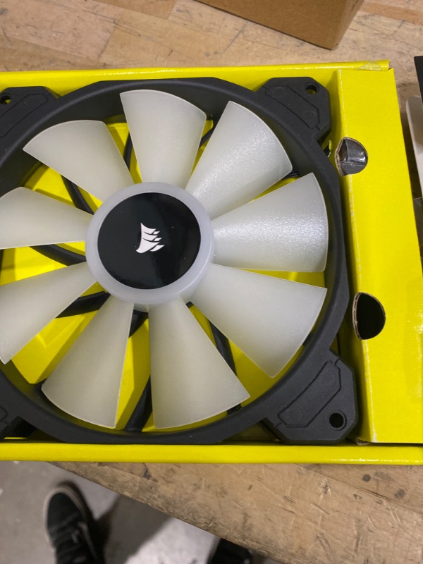 Photo 2 of CORSAIR iCUE SP140 RGB Elite Performance 140mm PWM Single Fan Single Fan 140mm