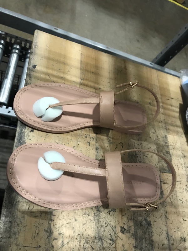 Photo 1 of \Women's flat sandals - 9.5