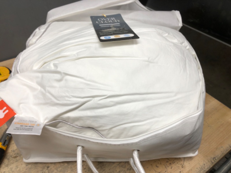 Photo 2 of **needs to be washed**
ZUBISU Goose Down Pillow for Side Sleepers, 600 Fill Power Down Luxury Pillows with 100% Cotton Cover (Standard (Pack of 2), White)
