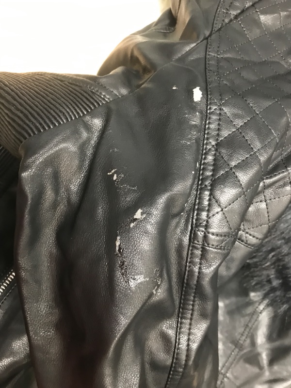Photo 2 of **SMALL PATCH IS PEELING ON RIGHT SHOULDER***
Bellivera Women's Faux Leather Jacket Moto Biker Sherpa-Lined Coat with Removable Fur Collar
3 XL