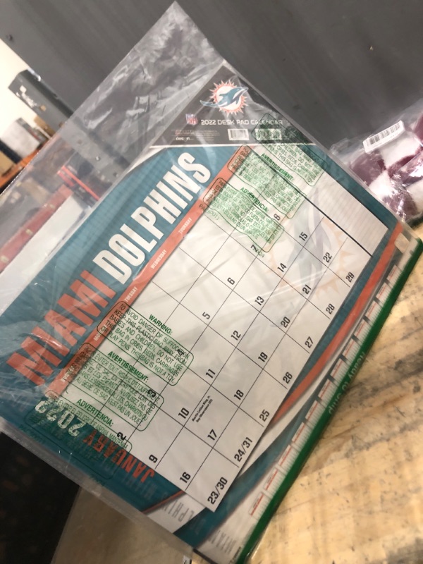 Photo 1 of TURNER SPORTS MIAMI DOLPHINS 2022 22X17 DESK CALENDAR (22998061541)