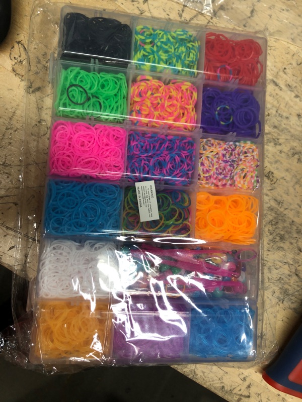 Photo 1 of 6000 LOOM BANDS 