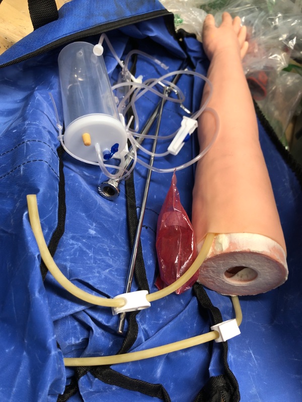 Photo 2 of VEVOR Intravenous Practice Arm Kit Made of PVC Latex Material Phlebotomy Arm with Infusion Stand Practice Arm for Phlebotomy with a Storage Handbag IV Practice Arm Kit for Venipuncture Practice
