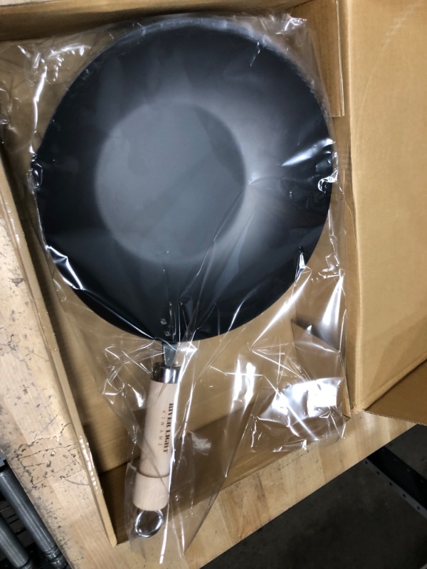 Photo 2 of ??????(Riverlight) River Light Iron Frying Pan, Kyoku, Japan, 11.8 inches (30 cm), Induction Compatible, Wok, Made in Japan 30cm Single Item fried pot