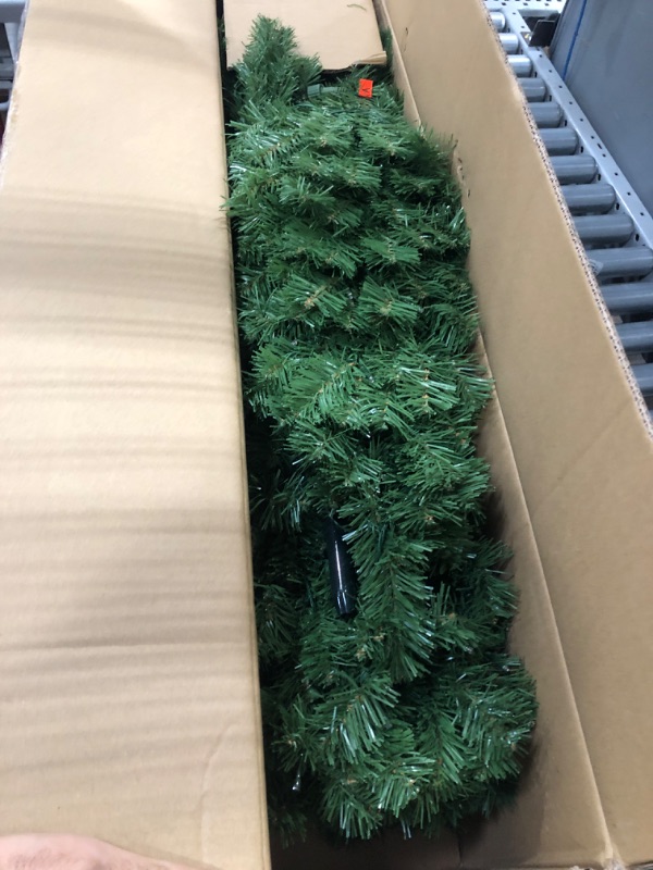 Photo 1 of 6 ft christmas tree, pre-lit