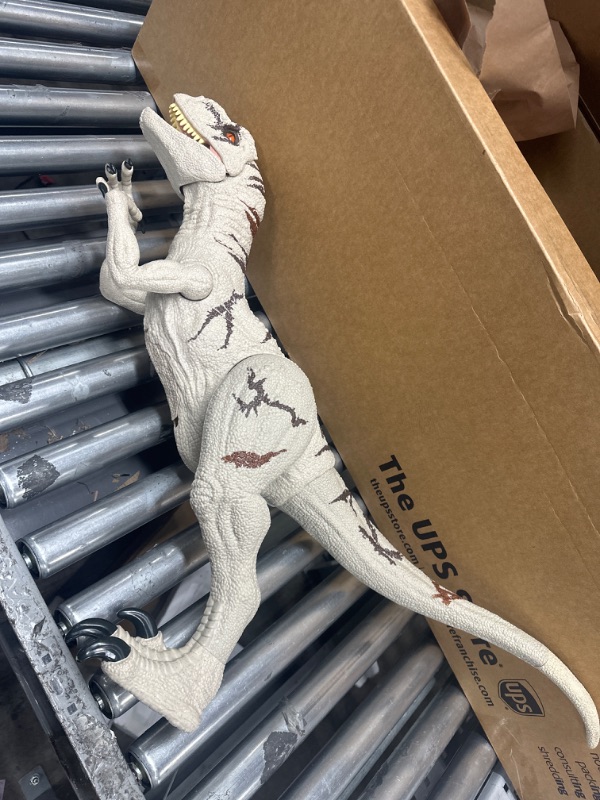 Photo 1 of Jurassic World Dominion dinosaur  