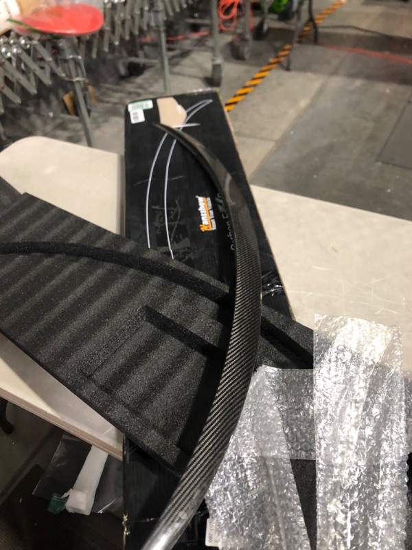 Photo 3 of **MAJOR DAMAGE SEE NOTES**
HANSSHOW Real Carbon Fiber Spoiler for Tesla Model 3 2017-2021/Model Y 2020-2021 