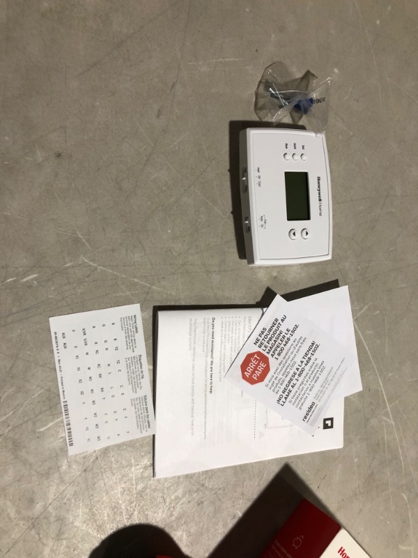 Photo 2 of ***USED - UNABLE TO TEST***
Honeywell Home RTH221B1039 1-Week Programmable Thermostat