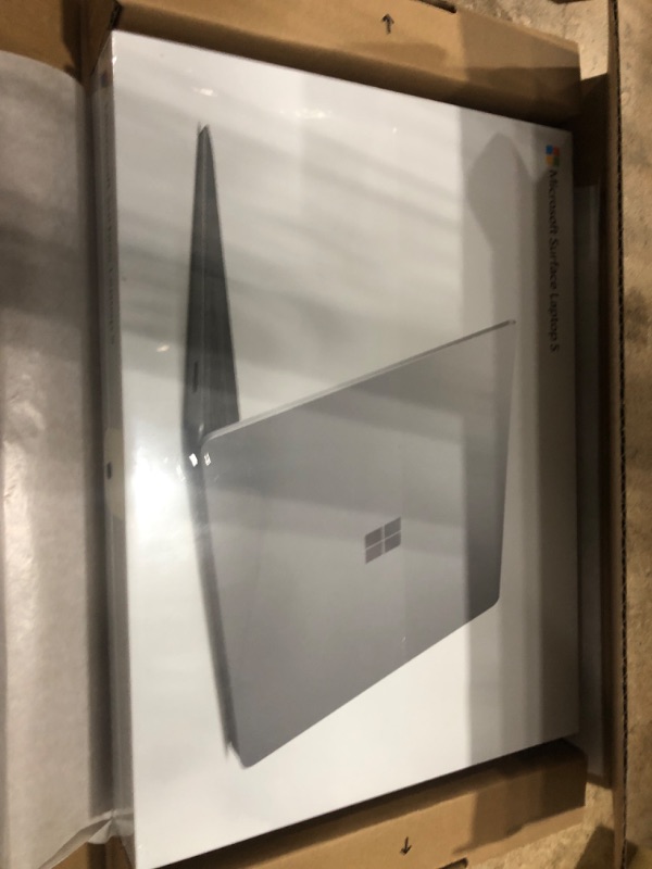 Photo 2 of Microsoft Surface Laptop 5 (2022), 13.5" Touch Screen, Thin & Lightweight, Long Battery Life, Fast Intel i7 Processor for Multi-Tasking, 16GB RAM, 512GB Storage with Windows 11, Platinum Intel Evo i7 16GB 512GB Storage 13.5 inchtouchscreen display Platinu