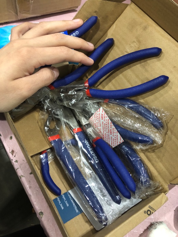 Photo 3 of WORKPRO 7-piece Pliers Set 8 Groove Joint Pliers, 6 Long Nose, 6 Slip Joint, 7 Linesman, 8 Slip Joint