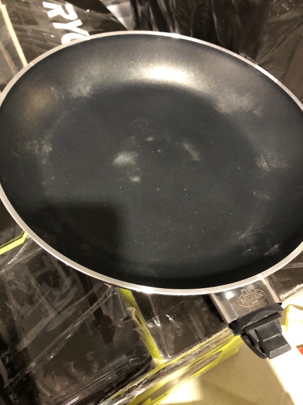 Photo 3 of * used * see all images for damage * 
Ballarini Click & Cook 2-pc Nonstick Fry Pan Set, Made in Italy 8" & 11" Black