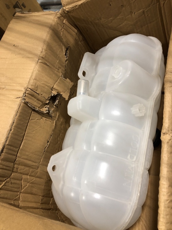 Photo 2 of High Soar 603-5201 Engine Coolant Reservoir Radiator Coolant Fluid Overflow Bottle Tank Replacement for Freightliner Century 2001-2007,Freightliner Columbia 2001-2007