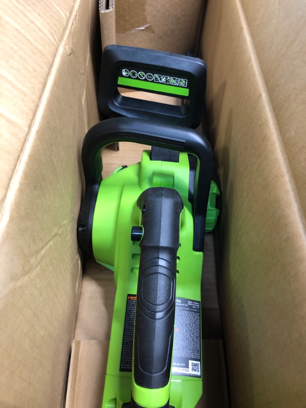 Photo 3 of  

Greenworks 24V 12" Brushless Cordless Compact Chainsaw (Great For Storm Clean-Up, Pruning, and Firewood / 125+ Compatible Tools), 4.0Ah Battery and...