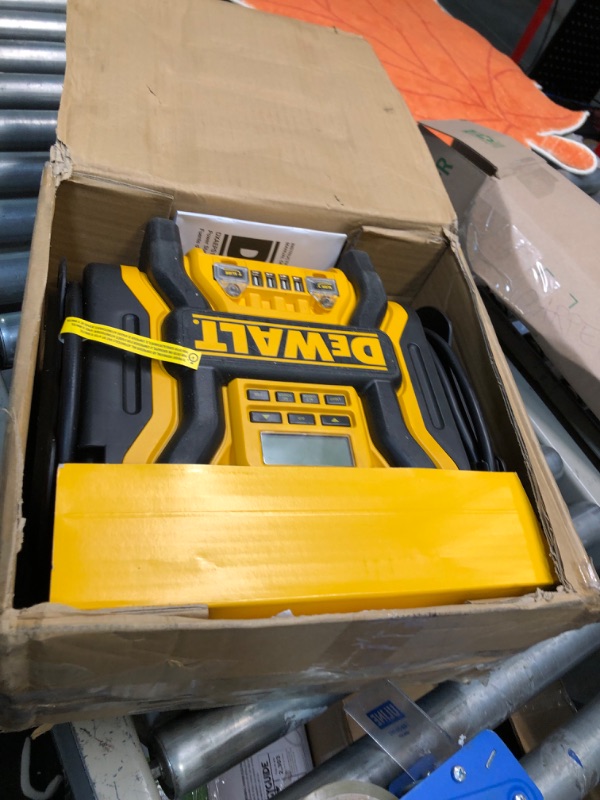 Photo 3 of DEWALT DXAEPS14 1600 Peak Battery Amp 12V Automotive Jump Starter/Power Station