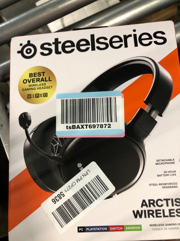 Photo 2 of SteelSeries Arctis 1 Wireless - Wireless Gaming Headset - USB-C Wireless - Detachable Clearcast Microphone - for PC, PS5, PS4, Nintendo Switch, Android, Black