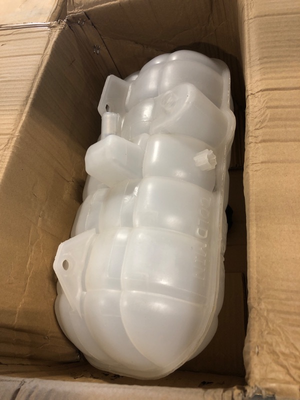 Photo 2 of High Soar 603-5201 Engine Coolant Reservoir Radiator Coolant Fluid Overflow Bottle Tank Replacement for Freightliner Century 2001-2007,Freightliner Columbia 2001-2007