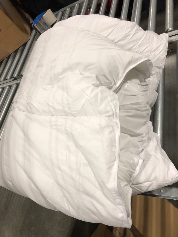 Photo 3 of Amazon Basics Down Alternative Bedding Comforter Duvet Insert - King, White, All-Season King All-Season