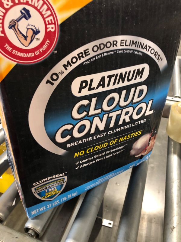 Photo 1 of Arm & Hammer Cloud Control Platinum Multi-Cat Clumping Cat Litter with Hypoallergenic Light Scent, 14 Days of Odor Control, 37 lbs 37 Pounds